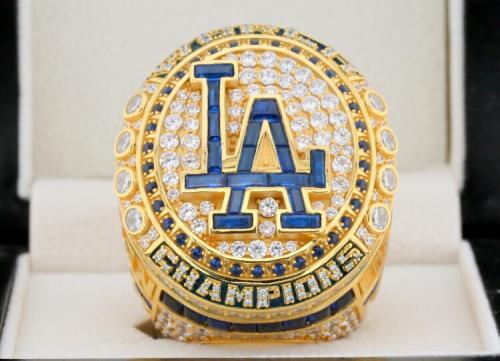 los-angeles-dodgers-2024-world-series-championship-ring-replica-front-view-openable-top